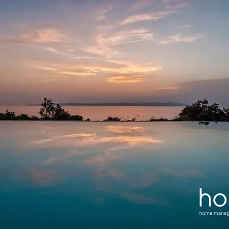 Homm In Kea Stunning Pool And View فيلة Melissaki